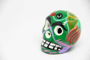 Beyaz arkaplanda Meksika kafatası