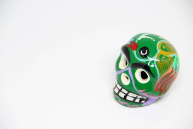 Beyaz arkaplanda Meksika kafatası