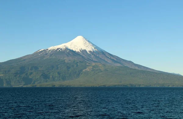 Vista Panorâmica Vulcão Com Neve Chile — Fotografia de Stock