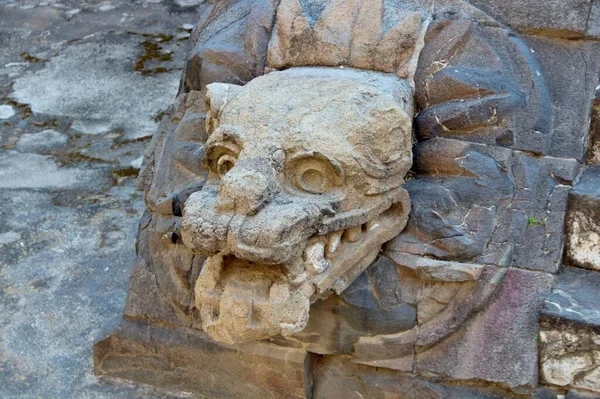Teotihuacan manzarası, Meksika 'da antik bir şehir.