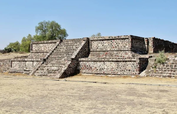 Teotihuacan manzarası, Meksika 'da antik bir şehir.