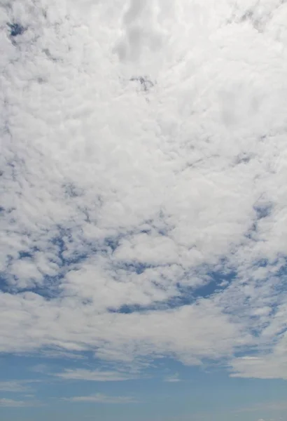 Weiße Wolken Blauen Himmel — Stockfoto