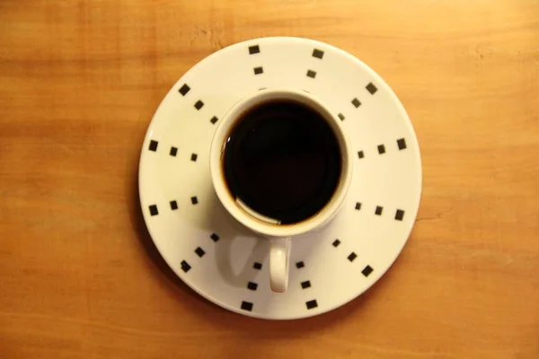 Vista Una Taza Café Completa Sobre Platillo Fondo Madera — Foto de Stock