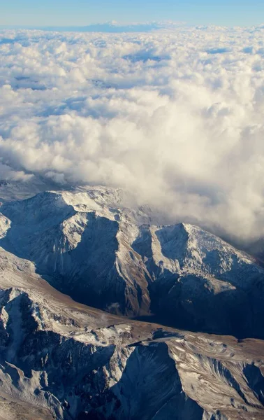 Hermosa Vista Aérea Las Montañas Las Nubes —  Fotos de Stock