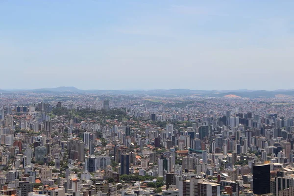 Brezilya 'nın Belo Horizonte kentinin havadan görünüşü