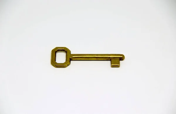 Metall Guld Nyckel Isolerad Vit Bakgrund — Stockfoto