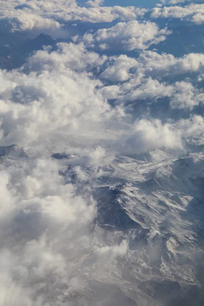 Hermosa Vista Aérea Las Montañas Las Nubes —  Fotos de Stock