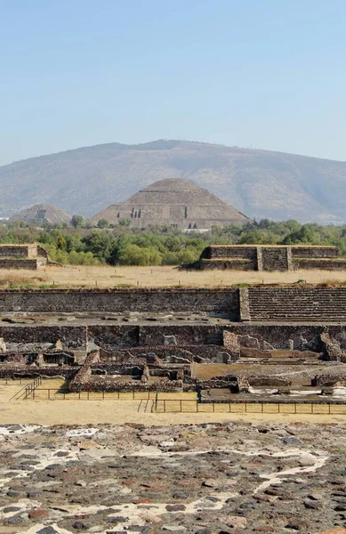Teotihuacan manzarası, Meksika 'da antik bir şehir.