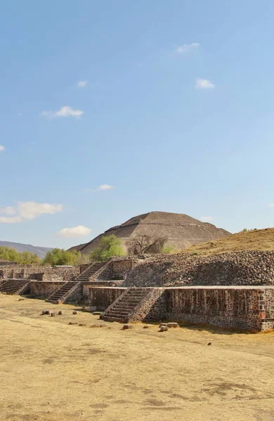 Teotihuacan manzarası, Meksika 'da antik bir şehir.