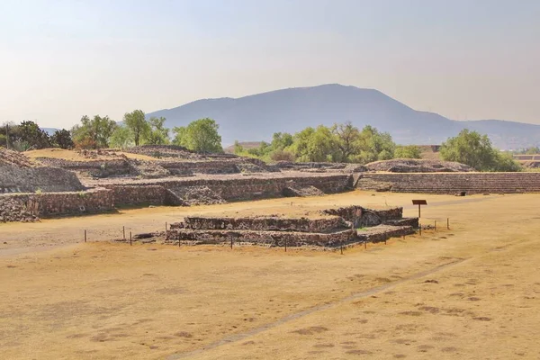 Teotihuacan manzarası, Meksika 'da antik bir şehir.