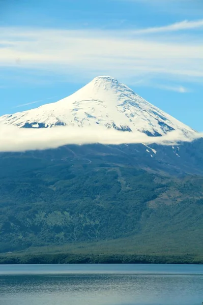 Karlı Volkanın Manzarası Şili — Stok fotoğraf