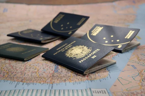 Vista Primer Plano Varios Pasaportes Mapa — Foto de Stock