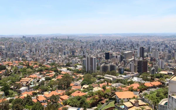 Brezilya 'nın Belo Horizonte kentinin havadan görünüşü