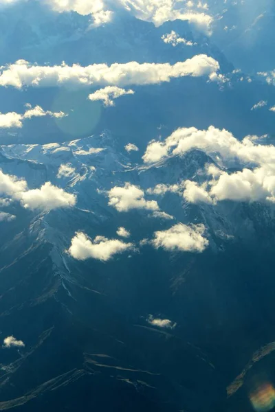 Gyönyörű Légi Kilátás Hegyek Felhők — Stock Fotó