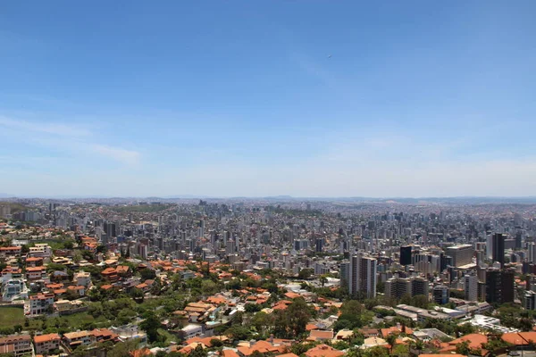 Brezilya 'nın Belo Horizonte kentinin havadan görünüşü