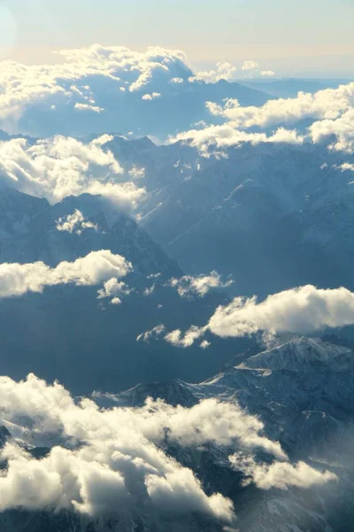 Hermosa Vista Aérea Las Montañas Las Nubes —  Fotos de Stock