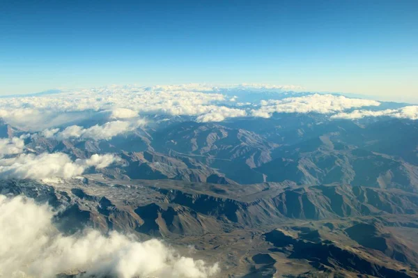 Hermosa Vista Aérea Las Montañas Las Nubes —  Fotos de Stock