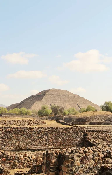 Teotihuacan manzarası, Meksika 'da antik bir şehir.