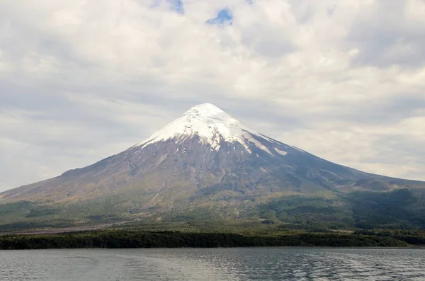 Vista Panorámica Del Volcán Con Nieve Chile —  Fotos de Stock