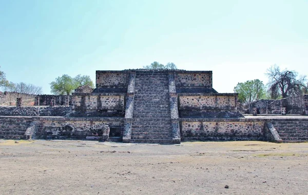 Teotihuacan manzarası, Meksika 'da antik bir şehir.