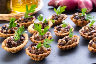 tuzlu dolması ile lezzetli tart