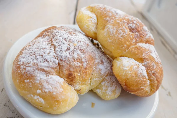 Kahvaltıda tatlı ve lezzetli pasta 