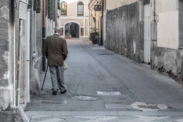 Homem Idoso Rua Cidade — Fotografia de Stock