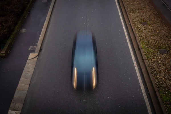 Yoldaki Bir Arabanın Havadan Görünüşü — Stok fotoğraf