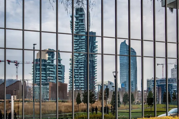 Reflexão Arranha Céus Fachada Edifício Espelho — Fotografia de Stock