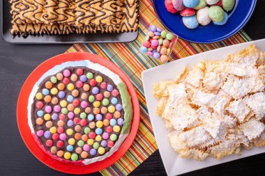 arka planda pasta ile lezzetli tatlılar, yakın