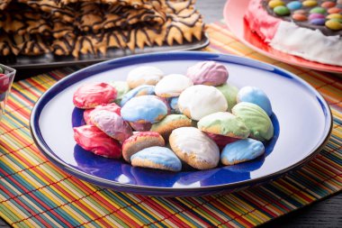 arka planda pasta ile lezzetli tatlılar, yakın