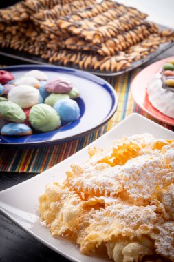 arka planda pasta ile lezzetli tatlılar, yakın