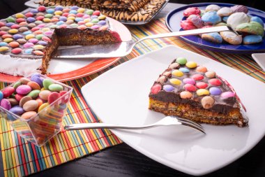 arka planda pasta ile lezzetli tatlılar, yakın