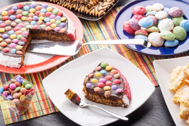 arka planda pasta ile lezzetli tatlılar, yakın