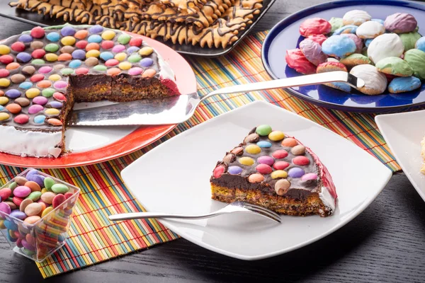 arka planda pasta ile lezzetli tatlılar, yakın