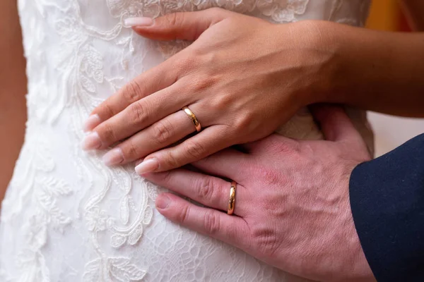 Novio Novias Manos Con Anillos Vista Cerca —  Fotos de Stock