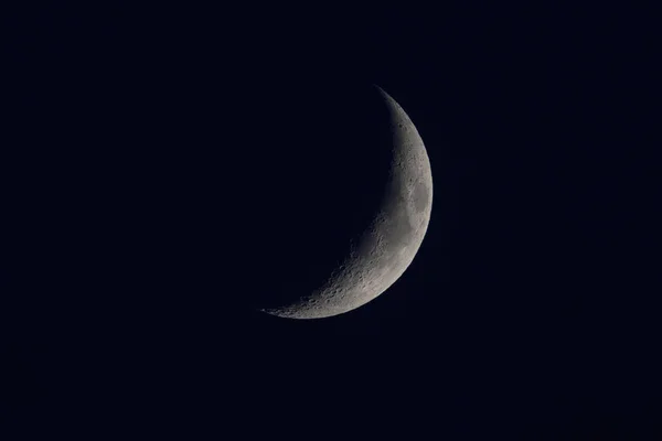 夜空に輝く月と星 — ストック写真