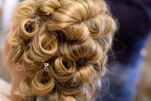 Haarstyling Der Braut Vor Der Hochzeit — Stockfoto