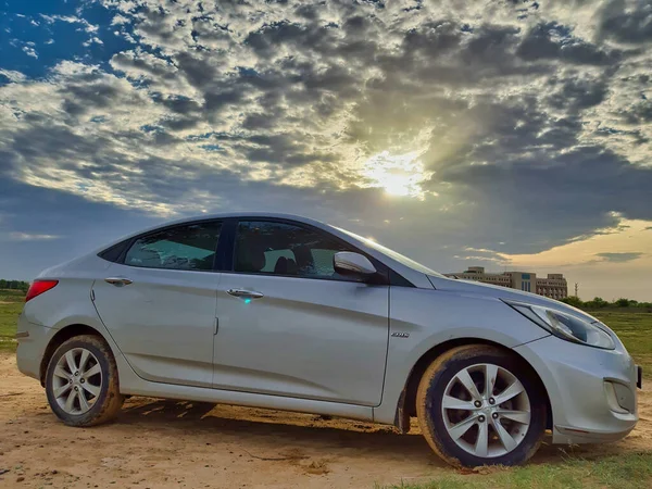 Jaipur, Hindistan-Circa 2020: Hyundai Verna 'nın fotoğrafı