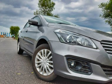 Jaipur, Hindistan-Circa 2020: Maruti Suzuki Ciaz 'ın bulutlu bir günde çekilmiş fotoğrafı