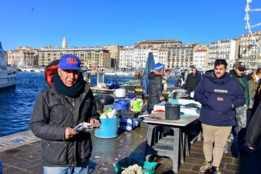 Marsilya, Fransa - 6 Ocak 2019: Balık pazarı popüler bir turistik merkezdir