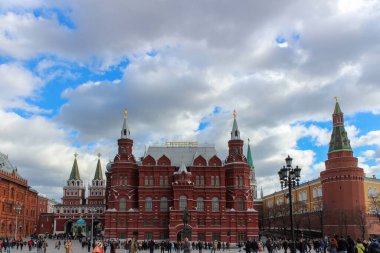 Moskova, Rusya - 25 Mart 2017: Kızıl Meydan 'dan Tarih Müzesi' ne