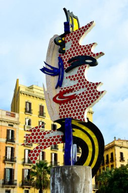 Roy Lichtenstein, Moll de la Fusta 'nın İspanya' daki heykeli. Bu heykel, 1992 Olimpiyat Oyunları için yapılmış bir kadının yüzünü temsil ediyor.