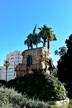 Palma de Mallorca, İspanya - 8 Ocak 2019: Aragon 'lu I. James Anıtı (Jaime I), İber hükümdarları arasında en uzun olanı, Mayorka Kralı. Palma de Mallorca 'da Espana Meydanı