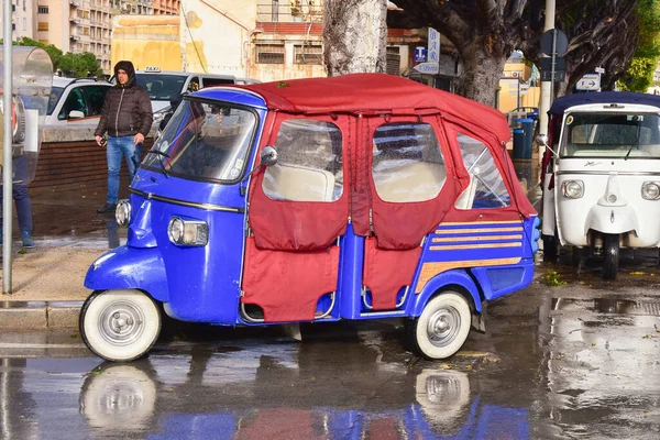 Palermo Itália Janeiro 2019 Tradicional Táxi Piaggio Ape Rodas Estacionado — Fotografia de Stock