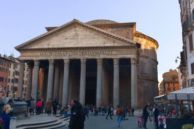Roma, İtalya - 11 Ocak 2019: Görkemli Panteon manzarası