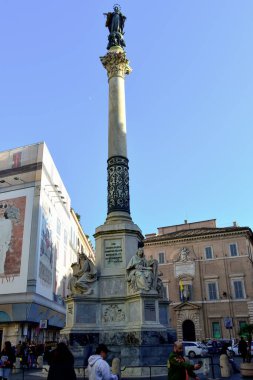 Roma, İtalya - 13 Ocak 2019: Piazza Mignanelli Colonna Dell Immacoloata İspanya Büyükelçiliği