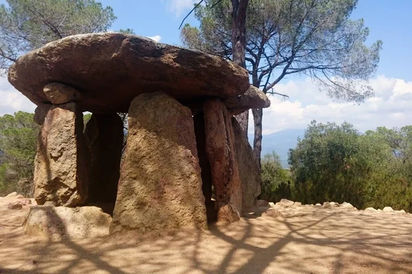 4000 Yaşındaki Dolmen Pedra Gentil Spanya Nın Katalonya Şehrinde Sıradışı — Stok fotoğraf