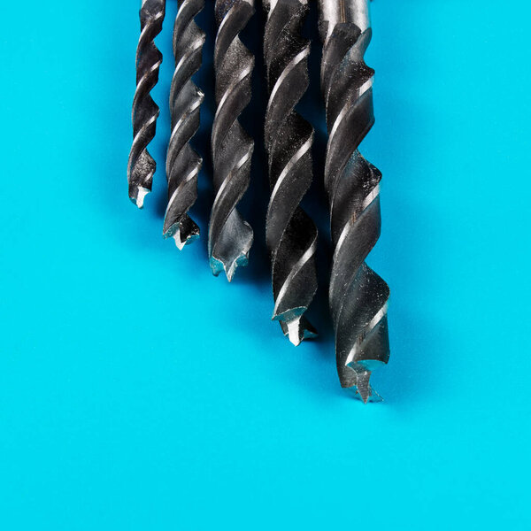 Комплект сверл по дереву крупным планом. Древесина и другие мягкие материалы
