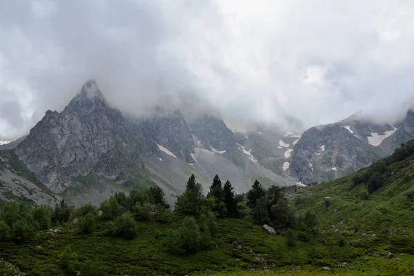 Dichter Nebel Kaukasus — Stockfoto